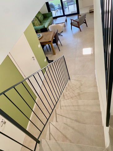 Open Space in stile moderno di 35 di SuMisura Architetti