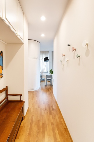 Soggiorno in stile contemporaneo di 25 di L'Arco Rosa