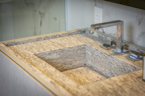 Bagno in stile moderno di 8 di Guzlive
