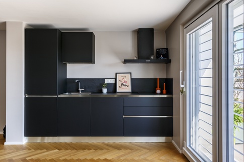 Cucina in stile contemporaneo di 15 di Valentina Varricchio Architetto Cucina in stile contemporaneo di 15 di Valentina Varricchio Architetto