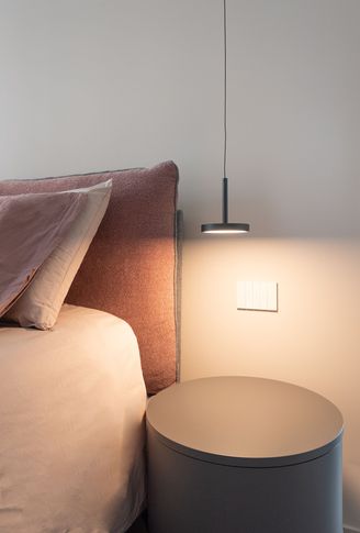 Camera da Letto in stile contemporaneo di 18 di Doppionodo Interior