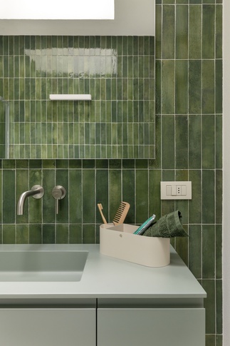 Bagno in stile contemporaneo di 5 di Paper Plane design Bagno in stile contemporaneo di 5 di Paper Plane design