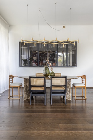 Open Space in stile moderno di 50 di Martini & Partners
