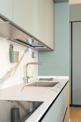 Cucina in stile contemporaneo di 13 di Storie Design Studio