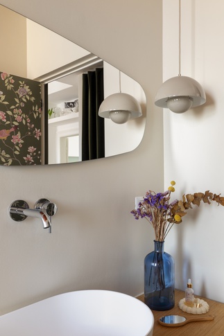 Bagno in stile contemporaneo di 6 di tapas studio