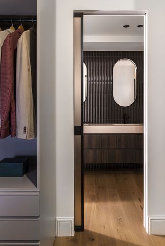 Cabina Armadio in stile contemporaneo di 8 di Pamela Camposano Ingegnere Architetto Cabina Armadio in stile contemporaneo di 8 di Pamela Camposano Ingegnere Architetto