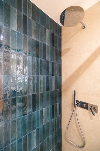 Bagno in stile contemporaneo di 6 di LIT-ARCHITECTS Bagno in stile contemporaneo di 6 di LIT-ARCHITECTS