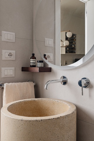 Bagno in stile contemporaneo di 4 di MANUARINO architettura design comunicazione