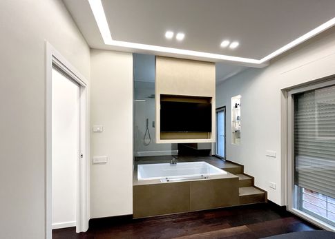 Bagno in stile moderno di 12 di B2Carchitetti