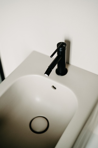 Open Space in stile minimal di 100 di Architetto Michelangelo Todisco Open Space in stile minimal di 100 di Architetto Michelangelo Todisco