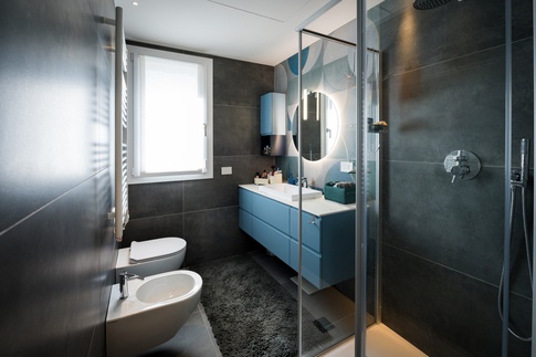 Bagno in stile moderno di 25 di 2000 Arredamenti