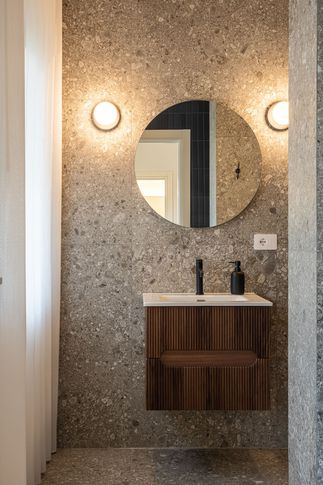Bagno in stile eclettico di 8 di italo armone design studio