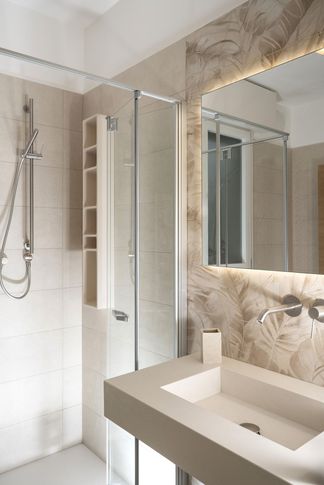 Bagno in stile contemporaneo di 6 di Patrizia Drudi Architetto