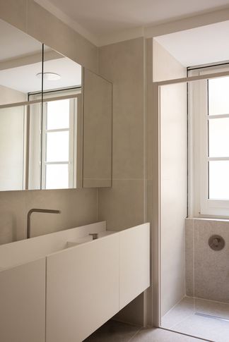 Bagno in stile contemporaneo di 5 di Paola Sola Architetto Bagno in stile contemporaneo di 5 di Paola Sola Architetto