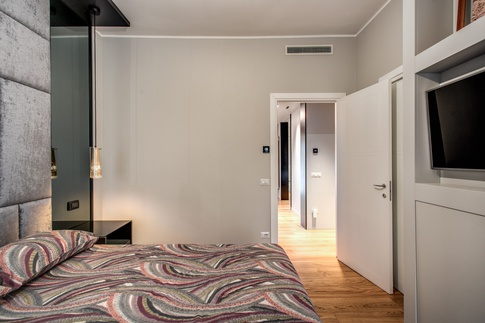 Camera da Letto in stile contemporaneo di 15 di MOB Architects