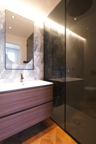 Bagno in stile contemporaneo di 9 di Desearq studio - architettura e interior design