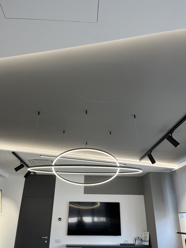 Open Space in stile moderno di 150 di BF interni Open Space in stile moderno di 150 di BF interni