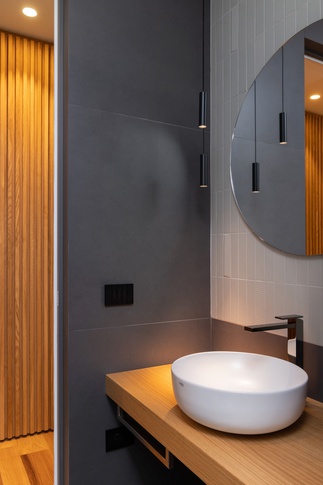 Bagno in stile contemporaneo di 10 di Arredamenti Andalo