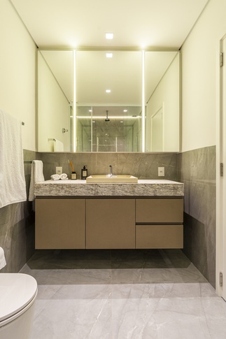 Bagno in stile moderno di 8 di Guzlive