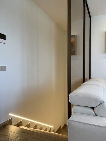 Ingresso in stile contemporaneo di 5 di BF interni Ingresso in stile contemporaneo di 5 di BF interni