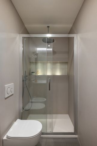 Bagno in stile contemporaneo di 3 di Archifacturing - Sara Cimarelli & Giorgio Opolka Bagno in stile contemporaneo di 3 di Archifacturing - Sara Cimarelli & Giorgio Opolka