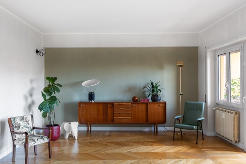 Soggiorno in stile contemporaneo di 20 di PERIMETRI studio