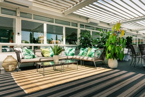 Veranda in stile contemporaneo di 1 di Lorenzo Franzi | Fotografia