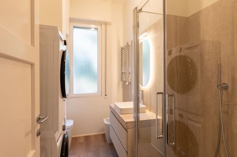 Bagno di Servizio in stile mediterraneo di 3 di Chiara Fedele Interior Design Bagno di Servizio in stile mediterraneo di 3 di Chiara Fedele Interior Design