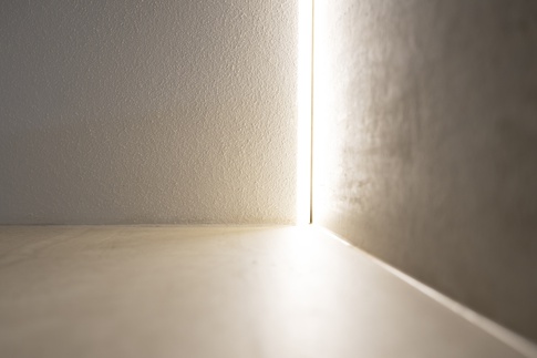 Bagno in stile moderno di 15 di Enzo Razzano Architettura