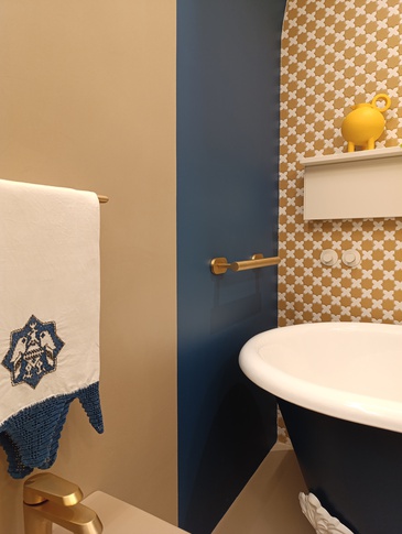 Bagno in stile maximalista di 6 di Rachele Biancalani Studio