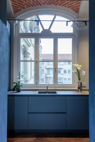 Cucina in stile contemporaneo di 20 di Castelli Sasso architetti