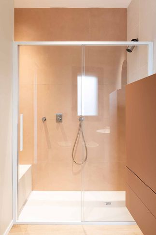 Bagno di Servizio in stile contemporaneo di 3 di valeria ingrao architetto