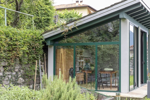 Giardino in stile contemporaneo di 1 di Chantal Forzatti architetto