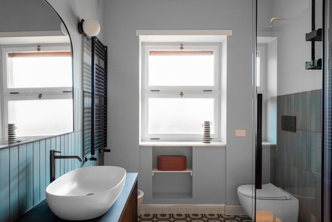 Bagno in stile british di 8 di Arch. Luca Caprioli Bagno in stile british di 8 di Arch. Luca Caprioli