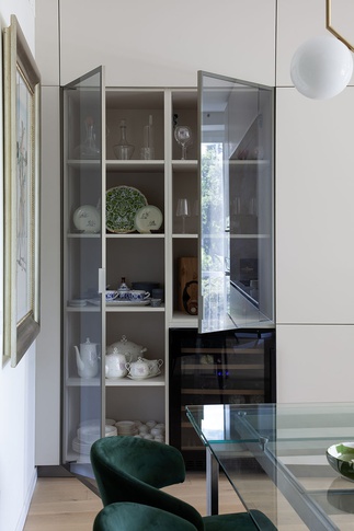 Cucina in stile contemporaneo di 35 di Elena Russo Interiors