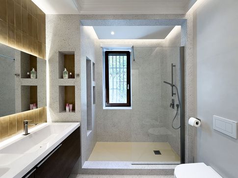 Bagno in stile contemporaneo di 8 di Studio Gaetano Riccardelli Bagno in stile contemporaneo di 8 di Studio Gaetano Riccardelli