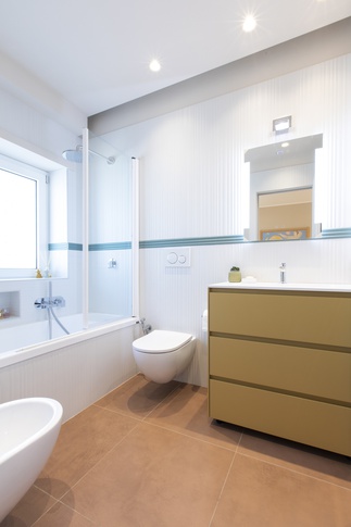 Bagno in stile moderno di 5 di Architetto Sara Edalatkhah