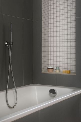 Bagno in stile contemporaneo di 6 di Studio Cava Bagno in stile contemporaneo di 6 di Studio Cava
