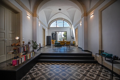 Open Space in stile soft industrial di 170 di Marco Giovinazzo Architects Open Space in stile soft industrial di 170 di Marco Giovinazzo Architects