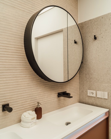 Bagno in stile contemporaneo di 4 di Francesco Cardano Interior Designer