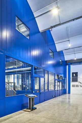 Open Space in stile industriale di 3800 di COLLETTIVO_INVƎRSO
