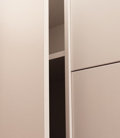 Soggiorno in stile moderno di 30 di In Casa Design