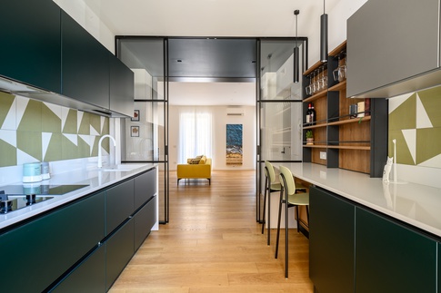Cucina in stile contemporaneo di 15 di Re-Built Studio