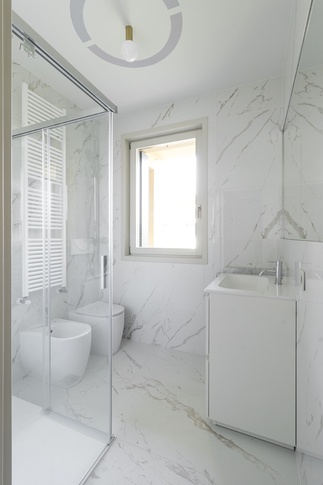 Bagno in stile moderno di 70 di AB