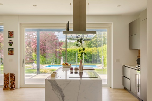 Soggiorno in stile contemporaneo di 65 di Caterina Scamardella Architetto Soggiorno in stile contemporaneo di 65 di Caterina Scamardella Architetto