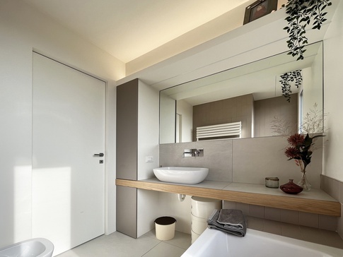 Bagno in stile contemporaneo di 4 di bdastudio