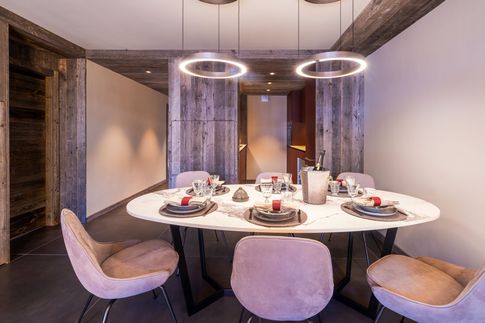 Soggiorno in stile moderno di 35 di Design Alpino