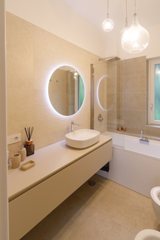 Bagno in stile contemporaneo di 6 di Carla Gatto Architetto Bagno in stile contemporaneo di 6 di Carla Gatto Architetto