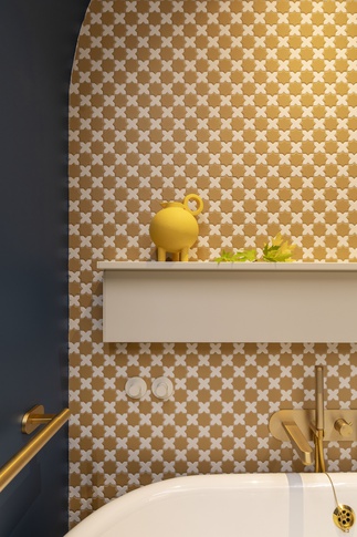 Bagno in stile maximalista di 6 di Rachele Biancalani Studio