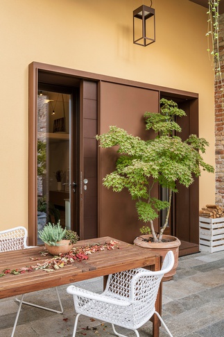 Giardino in stile iconico di 200 di tIPS ARCHITECTS Giardino in stile iconico di 200 di tIPS ARCHITECTS